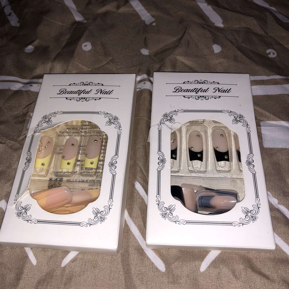 Beautiful Nail Art Set - Black and Nude